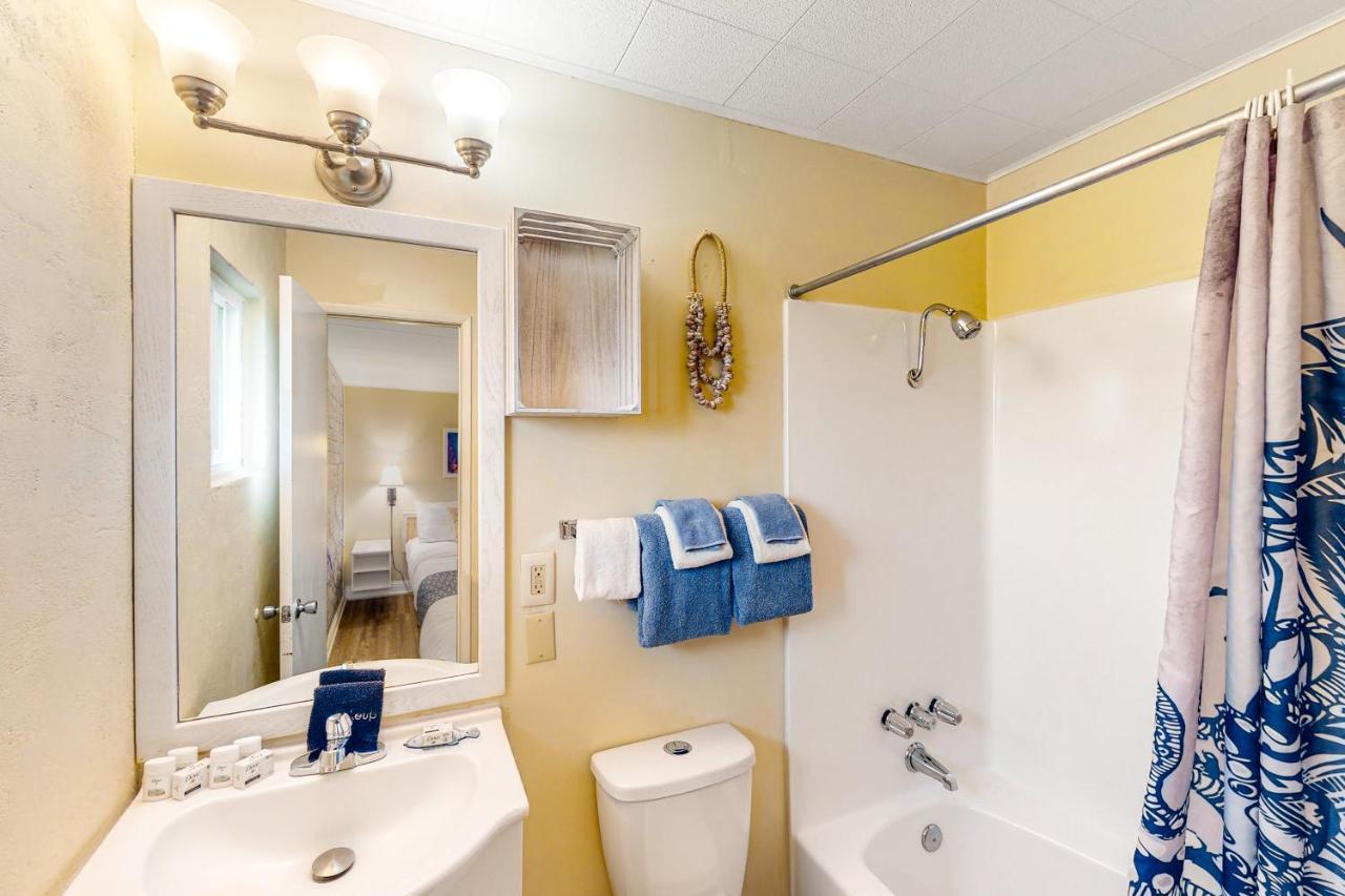 Lamplighter Inn - Tropical Fish Cove And Octopus Encounter Bandon Exterior foto